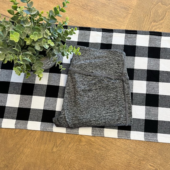 🌸🌸🌸 3/25$ TNA leggings - Picture 2 of 3